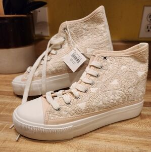 American eagle embroidered sneakers size 8.5